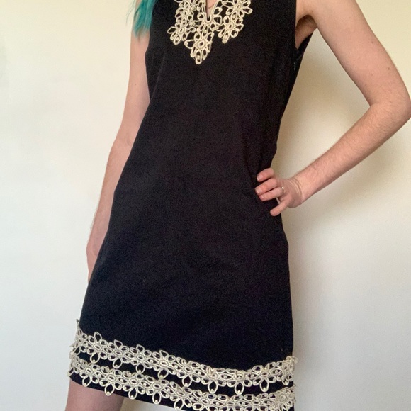 Classy Mod shift dress by Mud Pie - Picture 3 of 4